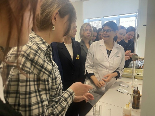 В ПИМУ продолжается «Неделя науки для школьников» с мастер-классом по биохимии