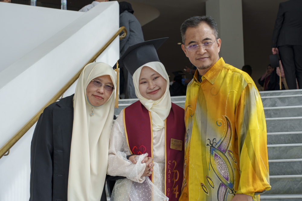 230 students of the Faculty of International Medical Education graduated from PRMU