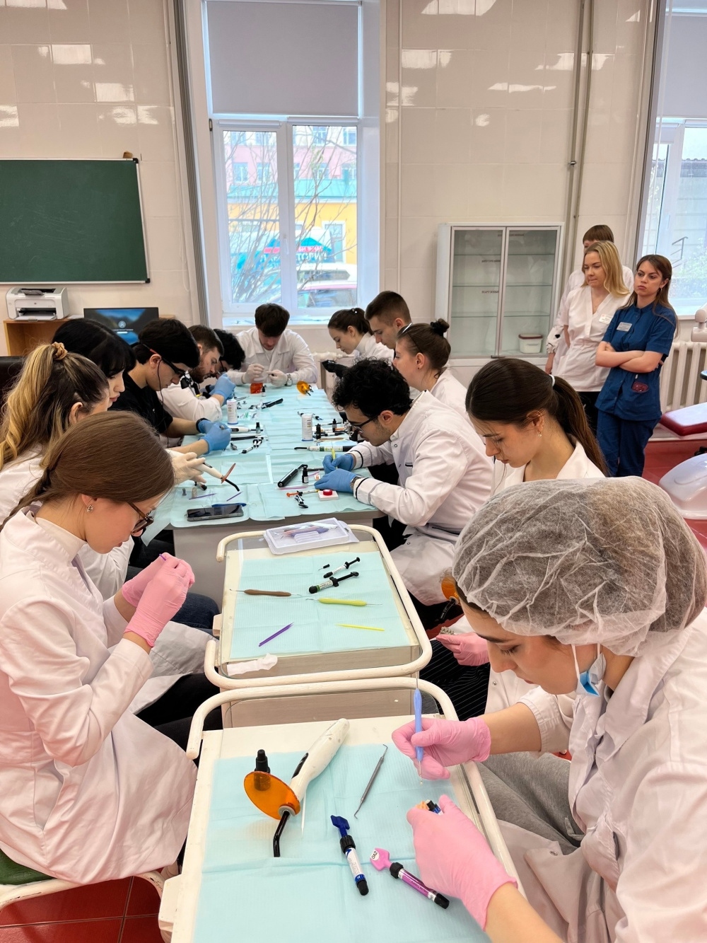 В День российского стоматолога на кафедре ПИМУ прошла олимпиада «Реставрация: теория и практика»